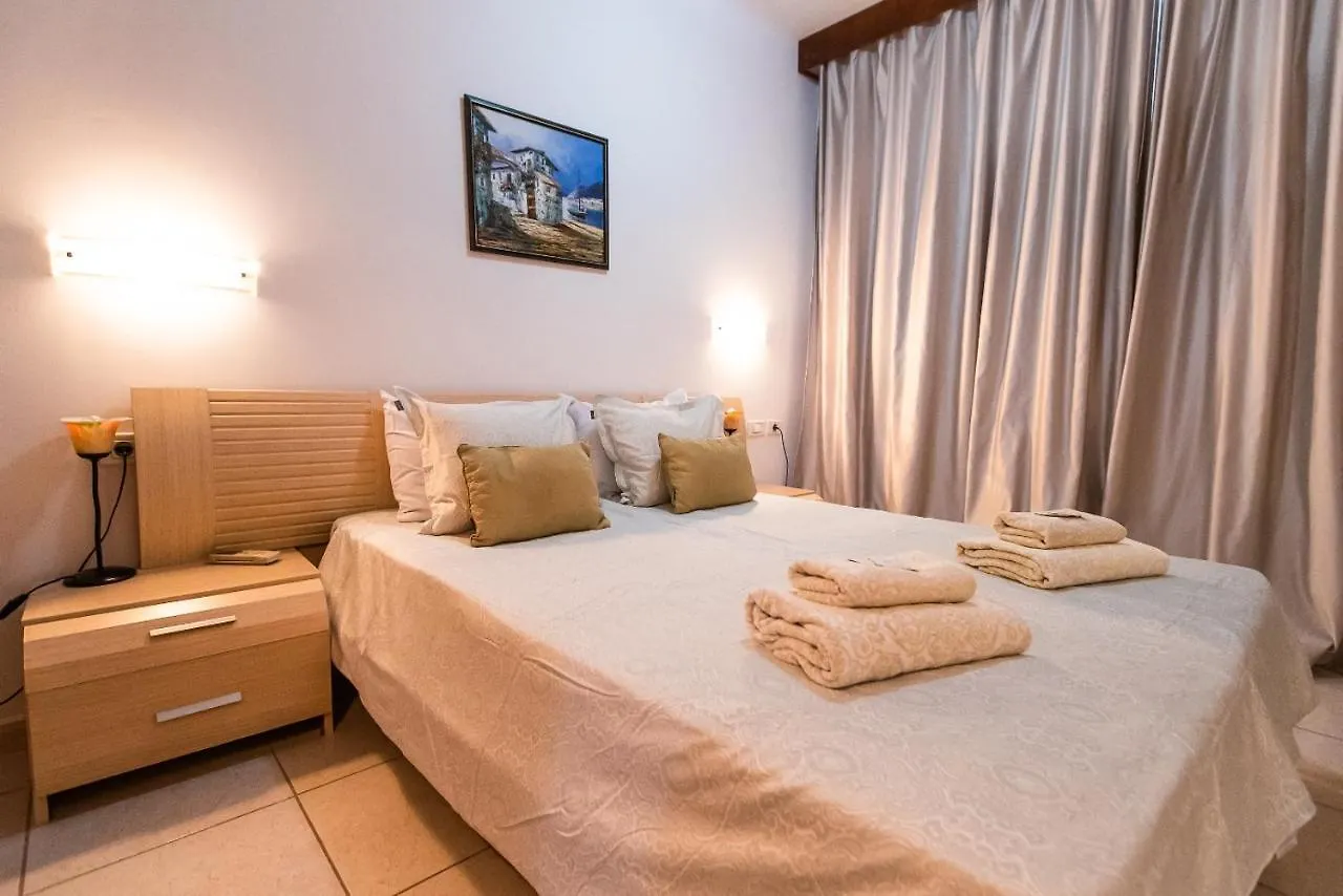 Two Bedroom Apartment Near El Duque Beach, Costa Adeje Spanien